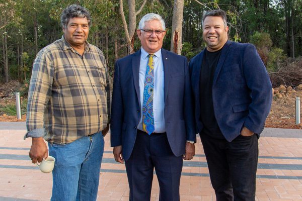 Trevor Walley (L), Hon Ken Wyatt AM, MP (C) and Phil Walleystack (R). Image Credit: Geoff Scott