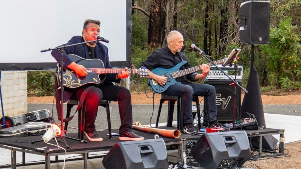 Phil Walleystack singing on stage. Image Credit: Geoff Scott