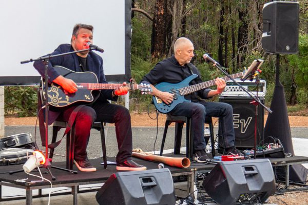 Phil Walleystack singing on stage. Image Credit: Geoff Scott