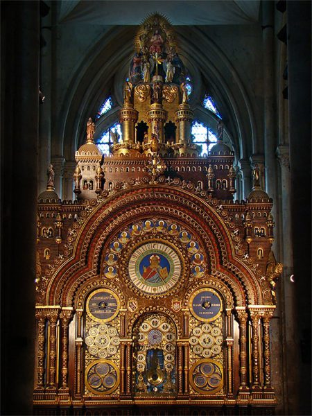 The astronomical clock at Beauvais Cathedral, Oise, Picardie, France. Image Credit: Wikipedia