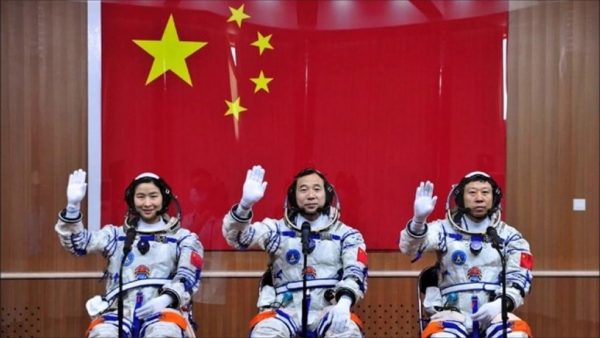 Wang Yaping, and two male astronauts, Nie Haisheng and Zhang Xiaoguang. Image Credit: CNN