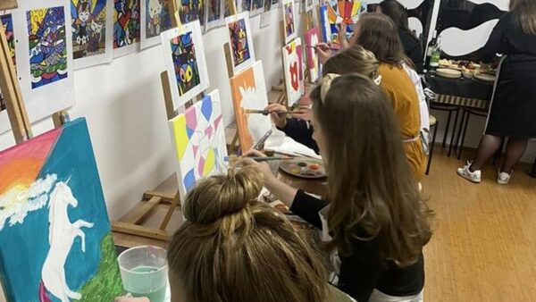 Fusion Cre8tive painting session. Image Credit: Fusion Cre8tive
