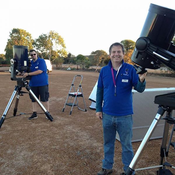 Matt Woods (left) and John Ford setting up for the Geraldton Astrofest. Image Credit: Carol Redford