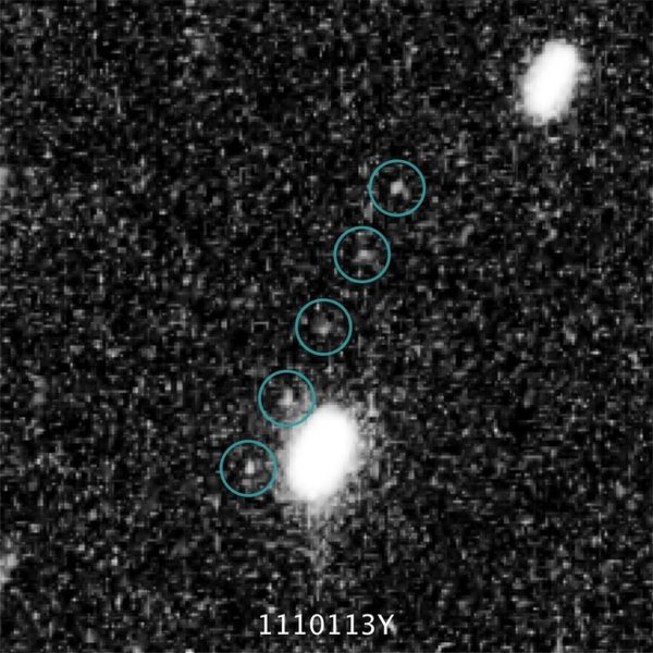 An overlay of five Hubble Space Telescope images of 2014 MU69, taken at 10 minute intervals on June 24, 2014. Image Credit: NASA, ESA, SWRI, JHU/APL and the New Horizons KBO Search Team