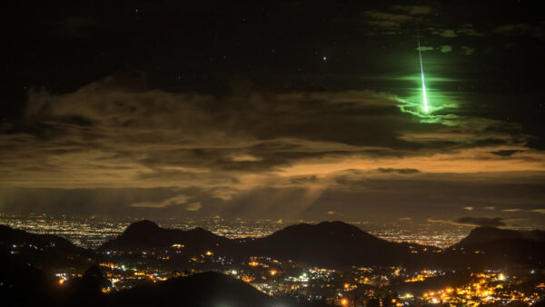 A bright green meteor exploded over Mettupalayam, India. Image Credit: Prasenjeet Yadav