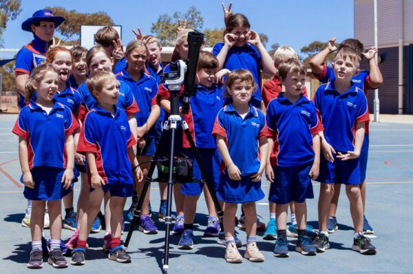 School incursion at Perenjori Primary School. Image credit: Lexie Wallace