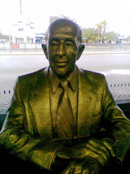 Bust of Norman Brearley by Sculptor: Gerard Darwin at Perth Airport. Image Credit: Wikipedia