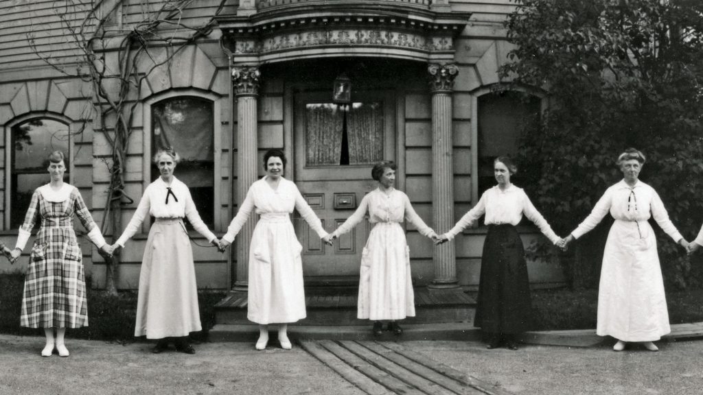 Superstars - a chain of the observatory's assistants, taken in 1918. Image Credit: The Times