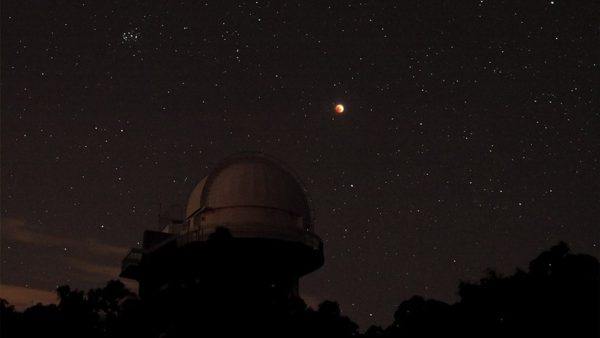Total Lunar Eclipse at Perth Observatory. Image Copyright: Roger Groom