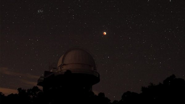 Total Lunar Eclipse at Perth Observatory. Image Copyright: Roger Groom