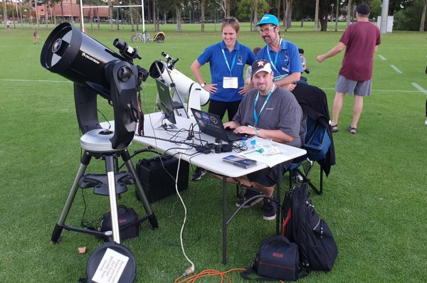 Volunteer Matt live streaming the Moon at Astrofest. Image Credit: ICRAR